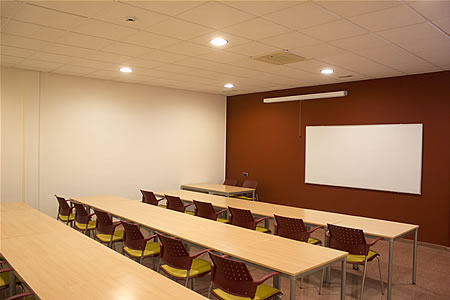 Servicio de salas de reuniones, conferencias o clases